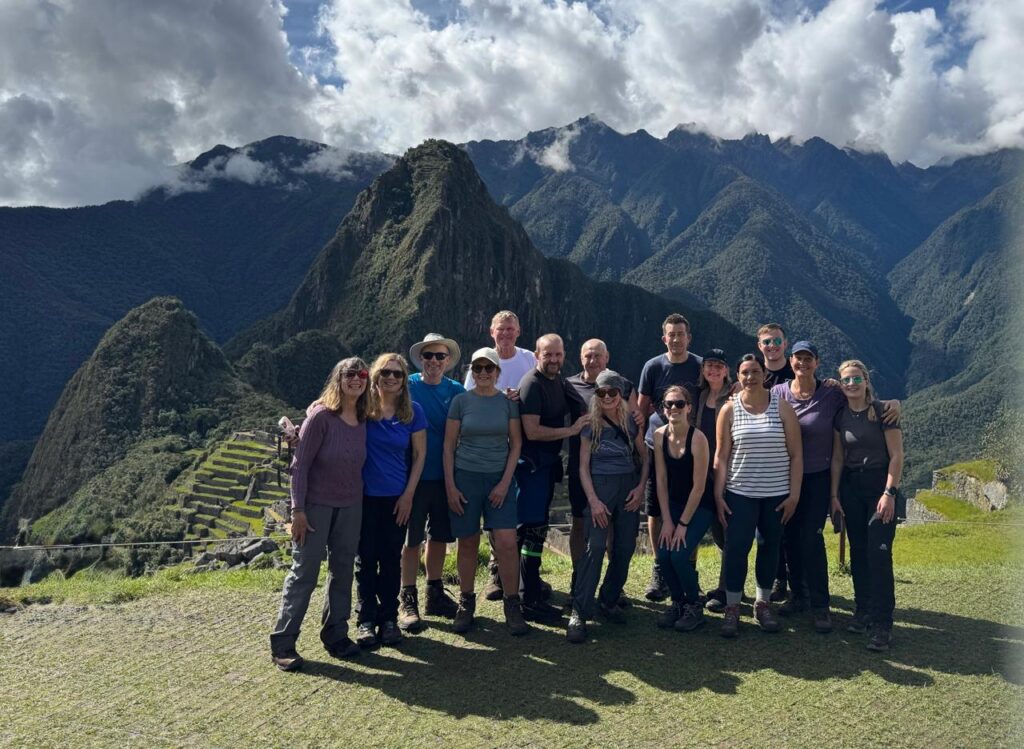GRUPO FELIZ EN MACHUPICCHU