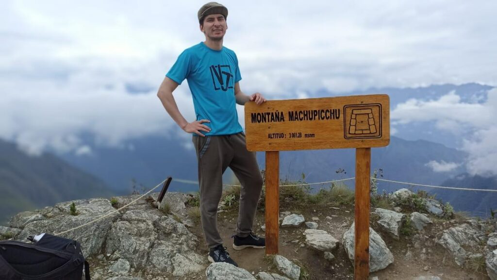 TRAVELER IN MACHUPICCHU